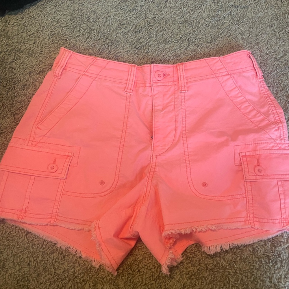 American eagle snappy stretch 90’s Boyfriend cargo shorts, pink, size 4